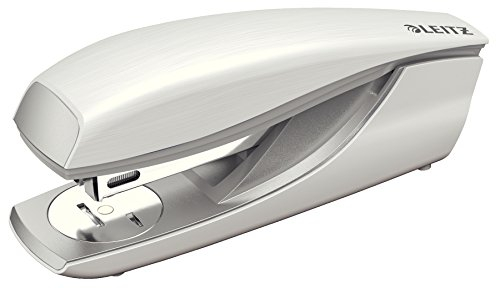 Leitz Büroheftgerät aus Metall, Für 30 Blatt, Inkl. Heftklammern, Ergonomisches Design, Arktik Weiß, Style-Serie, 55620004