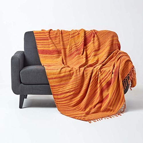 Homescapes Chenille-Tagesdecke, orange, Wohndecke 220 x 240 cm, Sofaüberwurf/Plaid aus 100% Baumwolle mit Fransen, orange gestreift