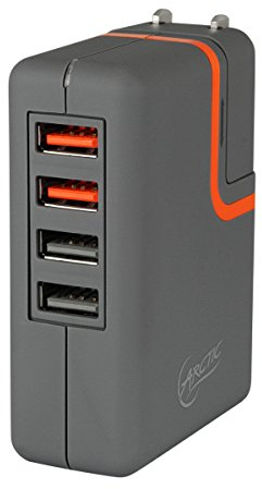 ARCTIC Charger Pro 4 Rev. 2 - USB Universalladegerät - Maximaler Output 2500 mA - Kompatibel zu allen USB Geräten - Inklusive EU-, US- und UK-Reiseadapter für kompatibiliät in über 100 Ländern dieser Welt