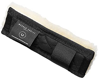 Werner Christ ® Kinnkettenschoner aus Lammfell – Kinnkettenunterlage aus echtem Fell für Pferde Trensenzaum, Halfter, Kopfstück & Zaumzeug, Schutz für Riemen und Kette in schwarz-Natur