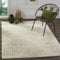 SAFAVIEH Distressed Teppich für Wohnzimmer, Esszimmer, Schlafzimmer - Adirondack Collection, Kurzer Flor, Elfenbein und Salbei, 122 X 183 cm