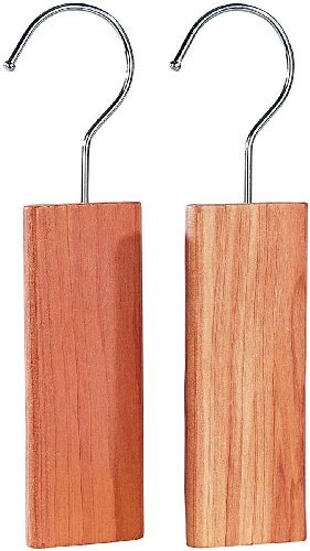 infactory Mottenholz: Große Zedernholz-Blöcke mit Metallhaken gegen Motten, 2er-Set (Zedernholz Schrank, Mottenschreck, Insektenvernichter)