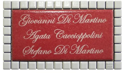 GUIZZO Creart - Targa Personalizzata Nomi/Via in Ceramica, Targhetta Personalizzata Modificabile con Cornice Mosaico, Targhetta Porta Ingresso con Numero Civico Made in Italy 17x9.5H cm, Rosso/Bianco