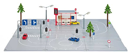 SIKU 5501, Set Stadt, 1:50, Kunststoff, Spielkombination 3 Grundplatten, 3 Spielzeugautos, Waschanlage, Straßenschildern, Ampel und Baum, Zum einfachen Zusammenstecken