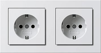 GIRA Serie E2 Komplett-Sets - reinweiß glänzend (2x Steckdose, 1x Rahmen 2fach)