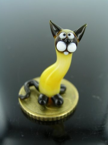 basticks Katze Mini 7 Gelb Beige Schwarz - Miniatur Figur aus Glas - Deko Setzkasten Vitrine