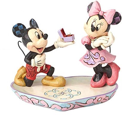 Disney Traditions, Figura de Mickey y Minnie con anillo de compromiso, para coleccionar, Enesco