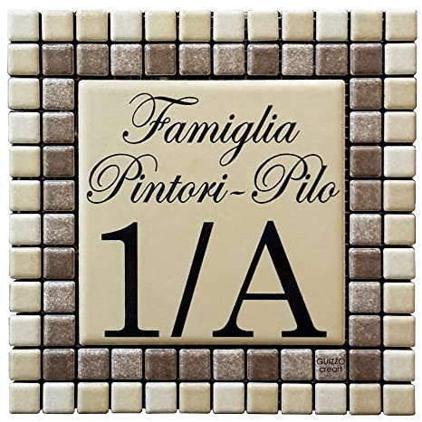 GUIZZO Creart - Numero Civico Esterno Personalizzato in Ceramica, Targhetta Personalizzata Via/Nomi Cornice Mosaico, Targhetta Porta Ingresso Personalizzata Made in Italy, 14x14Hcm Beige/Marrone Scuro