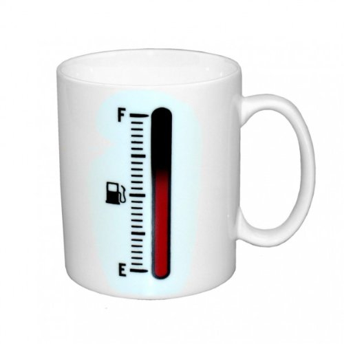 GOODS+GADGETS Animierte Tee Tasse Kaffeetasse wärmeempfindlicher Retro Kaffeebecher mit Thermoeffekt Farbwechsel Motivwechsel (Tank Up)