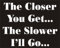 Auto-Aufkleber mit der Aufschrift „The Closer you Get...The Slower I'll Go...“