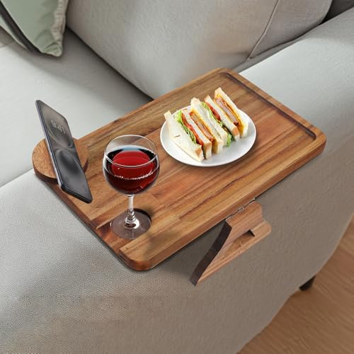 Comfoyar Plateau Accoudoir Canapé, Tableau Accoudoir Canapé en Bois Acacia Clipser avec Porte Verre Vin, Plateau Pliable pour Fauteuil avec Support Téléphone Rotatif 360°, pour Boisson Encas Contrôle