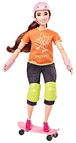 Barbie GJ78 - Olympische Sommerspiele Tokyo 2020 Skateboarderin Puppe mit Outfit, Tokyo 2020-Jacke, Medaille, Skateboard, Handgelenk- und Knieschonern,Spielzeug für Kinder ab 3 Jahren