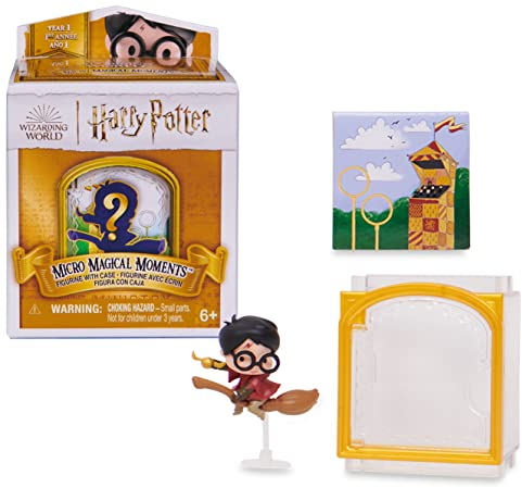 Wizarding World Harry Potter - Micro Magical Moments Überraschungs-Sammelfigur mit Setzkasten, ca. 3,8 cm groß, Spielzeug für Kinder ab 6 Jahren, Fanartikel (sortiert)