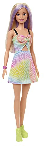 Barbie - Fashionistas N 190 Bambola con Capelli Biondi e Ciocche Viola, Abito, Sneaker Gialle con Zeppa, Bracciale, Giocattolo per Bambini 3+ Anni, HBV22