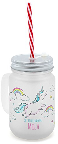 printplanet® - Trinkglas mit Henkel und Strohhalm - Bedruckt mit Namen Mila Layout Fliegendes Einhorn - Henkel-Glas satiniert mit Deckel und Mehrweg-Trinkhalm