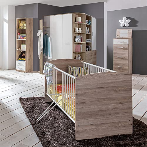 Lomadox Babyzimmer Set mit Eckkleiderschrank beleuchtet Standregal Hochkommode Gitterbett in Eiche Nb. mit weiß