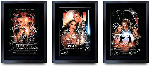 HWC Trading A3 FR Star Wars Prequel Trilogy Movie Poster Sammlung Cast Signed Geschenk gerahmt Printed Autogramm Natalie Portman Ewan McGregor Hayden Christensen Geschenke drucken Foto Bild anzeigen