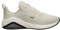 Nike Bella 7 Damen Workout-Schuh, Phantom/Metallic Gold-Black-Sail, 40.5 EU