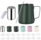 Zuquik Jarra de leche de acero inoxidable, 600 ml, con medición Mark 24 oz, jarra de espuma de leche con dispensador de cacao, 16 plantillas y bolígrafo para capuchino y espresso, verde esmeralda