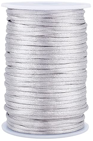 PandaHall 3mm Chaîne Soyeuse argentée, Cordon de Soie de Rattail Fil de nœud Chinois Cordons de Garniture épaisses Corde de Cordon à Tricoter pour la Fabrication de Bracelet de Bijoux de Noël, 50m