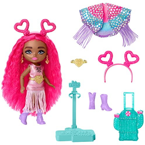 Barbie Extra Fly Reisepuppe - Mini Puppe mit Wüstenoutfit, glitzerndem Cape und Kaktus-Koffer, bewegliche Ellbogen und Knie für modebewussten Spielspaß, für Kinder ab 3 Jahren, HPB19