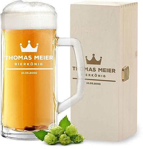 Bierkrug 0,5 L aus Glas und Holzkiste mit Gravur für Männer - Geschenk-Idee für Mann - Bierseidel Vatertagsgeschenk 0,5 L aus Glas - zum Geburtstag und Jubiläum - extra spülmaschinenfest