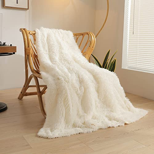 XeGe Luxuriöse Flauschige Couchdecke - Sofa Kuscheldecke, warme winterliche Sofadecke, hochwertige Kunstpelz-Decke, zottelige Plüschdecke, 152x228 cm pelzige Wohndecke für Couch, Beige