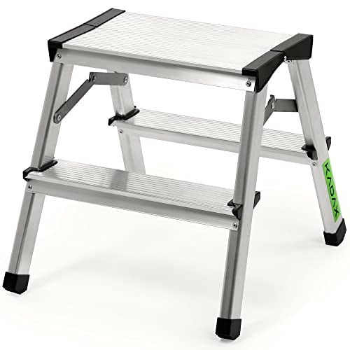 KADAX Scaletta Pieghevole in Alluminio, Scala Doppia a Pioli con Piattaforma Antiscivolo, Gradini Larghi e Struttura Leggera, Fino a 125 kg (2 Gradini)