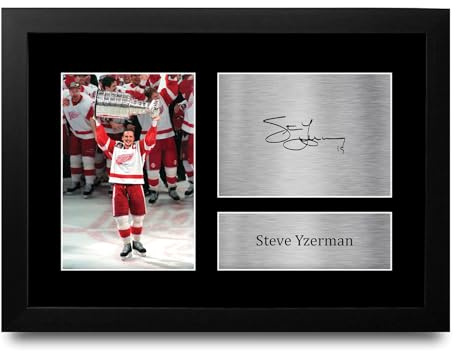 HWC Trading Steve Yzerman Detroit Red Wings Geschenke Gedrucktes Signiertes Autogramm Foto für Eishockey Anhänger and Fans - A4 Gerahmt