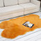 Tomifine Lammfell Schaffell Teppich Faux Fell Teppich Flauschig Kunstfell Teppiche Dekofell Unregelmäßig Bettvorleger Weiche Bodenmatte Sofa Matte (70 x 150 cm,Gelb b)