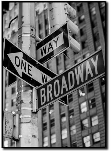 daazoo Bild New York Broadway Street mit Rahmen 50 x 70 cm (AUFHÄNGFERTIG) - Straßenschilder der berühmten Broadway Street - Gerahmtes Wandbild - Bilder Set - schwarzweiß schwarzweiss schwarz weiß