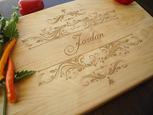Planche à Découper en Bois Gravée et Personnalisée avec des Fleurs | Cadeau pour papa | Cadeau personnalisé | Cadeau Mamie | Cadeau Femme | Cadeau de mariage | Planche Bois par Algis Crafts