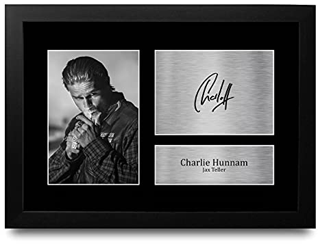 HWC Trading FR A4 Charlie Hunnam Sons of Anarchy Jax Teller Geschenke Gedruckt Signiert Autogramm Bild Für Fernsehshow Fans - A4 Framed