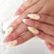 Ruzister Lot de 30 fleurs 3D à presser sur les ongles - En forme d'amande - Forme d'amande - Motif floral - Pour faux ongles - Longueur moyenne