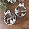 Birdart Box® Personalisierte Weihnachtskugel – Hochwertige Christbaumkugeln aus Holz, Weihnachtsbaumkugeln mit Namen einzigartiges Geschenk (8cm, Mit Schleife)