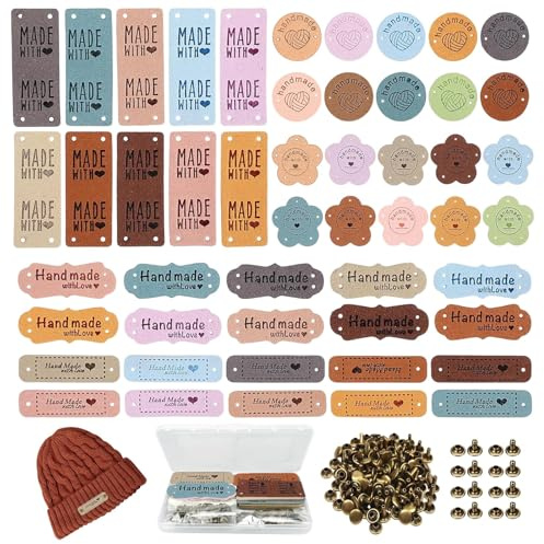 50 Pcs Handmade Label Zum Annähen mit 75 Pcs Nieten, PU Leder Label, Handgemachte Lederetiketten in 5 Design, Bunte Etiketten mit Löchern, Stricken Zubehör für DIY Hut Jeans Taschen Schuhe Handwerk