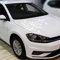 INDIGOS UG - Auto Aufkleber - Blumenranke Autoaufkleber + 3 Schmetterlinge 77cm x 50cm Weiß - Heckscheibenaufkleber - Autoaufkleber lustig - Tuning - Spoiler - Sticker Wohnmobil
