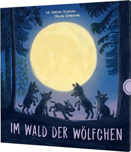 Im Wald der Wölfchen: Fünf niedliche Wolfswelpen erleben ihren ersten Lebensmonat