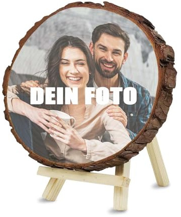 Personalisierte Baumscheibe mit Fotogravur & Text - Natürliches Holz Fotogeschenk inkl. Ständer | Personalisierte Geschenke zu Hochzeit, Jahrestag oder Geburtstag | Tischbilderrahmen 20-22 cm