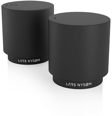 LARS NYSØM Juego de Salero y Pimentero | Salero y Pimentero de Acero Inoxidable con Moderno Diseño Minimalista, Fácil Recarga (Carbon Black)