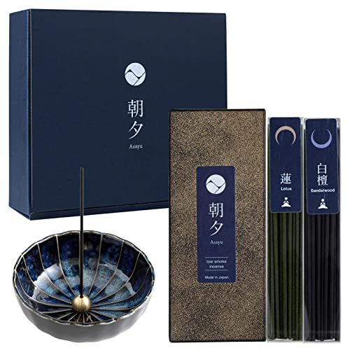 Asayu Japan Coffret de Bâtons d'Encens et Porte Encens avec Support en Laiton - Ensemble Yoga au Parfum Lotus et Bois d'Agar et Porte Encens Lotus Bleu Marine