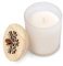 Originale Candela Aromatica della linea Nature Design Natale. Realizzata in vetro, con coperchio in legno lucido e maniglia in pelle PU. Presentato in scatola singola di design eco. (Natale)