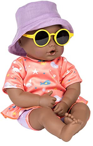 ADORA Beach Baby Afroamerikanische Puppe mit sonnenaktivierten Sommersprossen, Kleidung & Accessoires Set, Entzückende Babypuppe aus exklusivem QuickDri Vinyl Geburtstagsgeschenk ab 1 Jahren - Baby