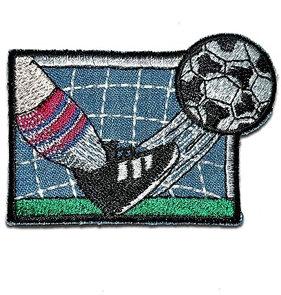 Catch the Patch Fußball Kinder Spiel - (Größe: 7,6 x 5,4 cm) – Aufbügler & Applikationen in verschiedenen Größen – Ideal für Kleidung, Schulranzen, Jeans & Rucksäcke