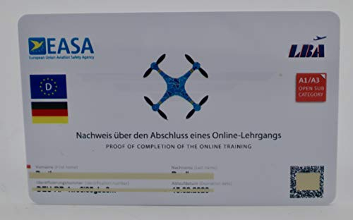 MJ Drohnenführerschein - mit QR-Code + Landesfahne, Kompetenznachweis für A1-A3, A2 oder STS-Lizenz in Scheckkartengröße, hochwertige Plastikkarte mit EASA Kartenschuber optional