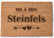 4you Design Fußmatte Kokos 60 x 40 Personalisiert mit Familien-Namen – Motiv Mr. & Mrs. – 100% natürliche Kokosfaser – Rückseite rutschfestes Vinyl – Matte Indoor – Kokosfußmatte für die Haustür