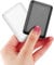 2 confezioni Mini Power Bank piccola ma forte batteria esterna 5000 mAh, power bank portatile, con cavo, batteria esterna leggera (bianco e nero)