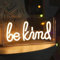 Neonschild Be Kind 3D-stehendes Neon Festzelt Buchstabenschild, geeignet für Heimdekoration Schlafzimmer Bar Hotel Strand Cocktail, Männerhöhle Geschenk USB-betrieben warmweiß, 30 x 15 x 4,3 cm