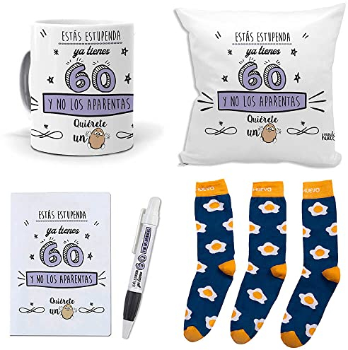 mundohuevo Mega Regalo Personalizado para 60 cumpleaños Mujer. Ya Tienes 60 y no los aparentas. Taza, cojin, libreta, boli y Trio de Calcetines