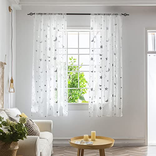 BOYOUTH Lot de 2 panneaux de voilage transparents à motif étoiles et lune pour décoration de fenêtre, rideaux avec passe-tringle pour chambre à coucher, bureau, salon, argenté, 99 x 198 cm